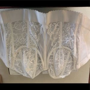 White lace bustier